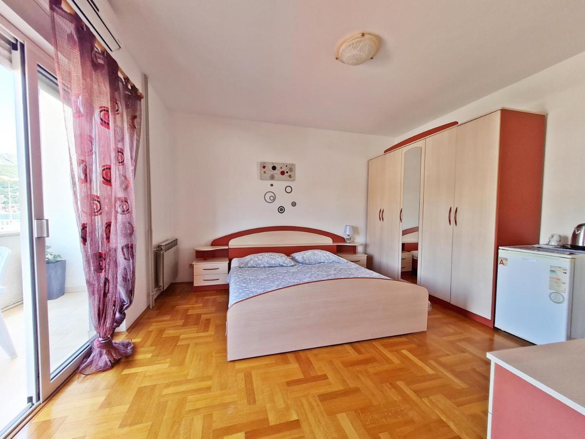 Rooms And Apartments Porat Stobreč Exterior foto
